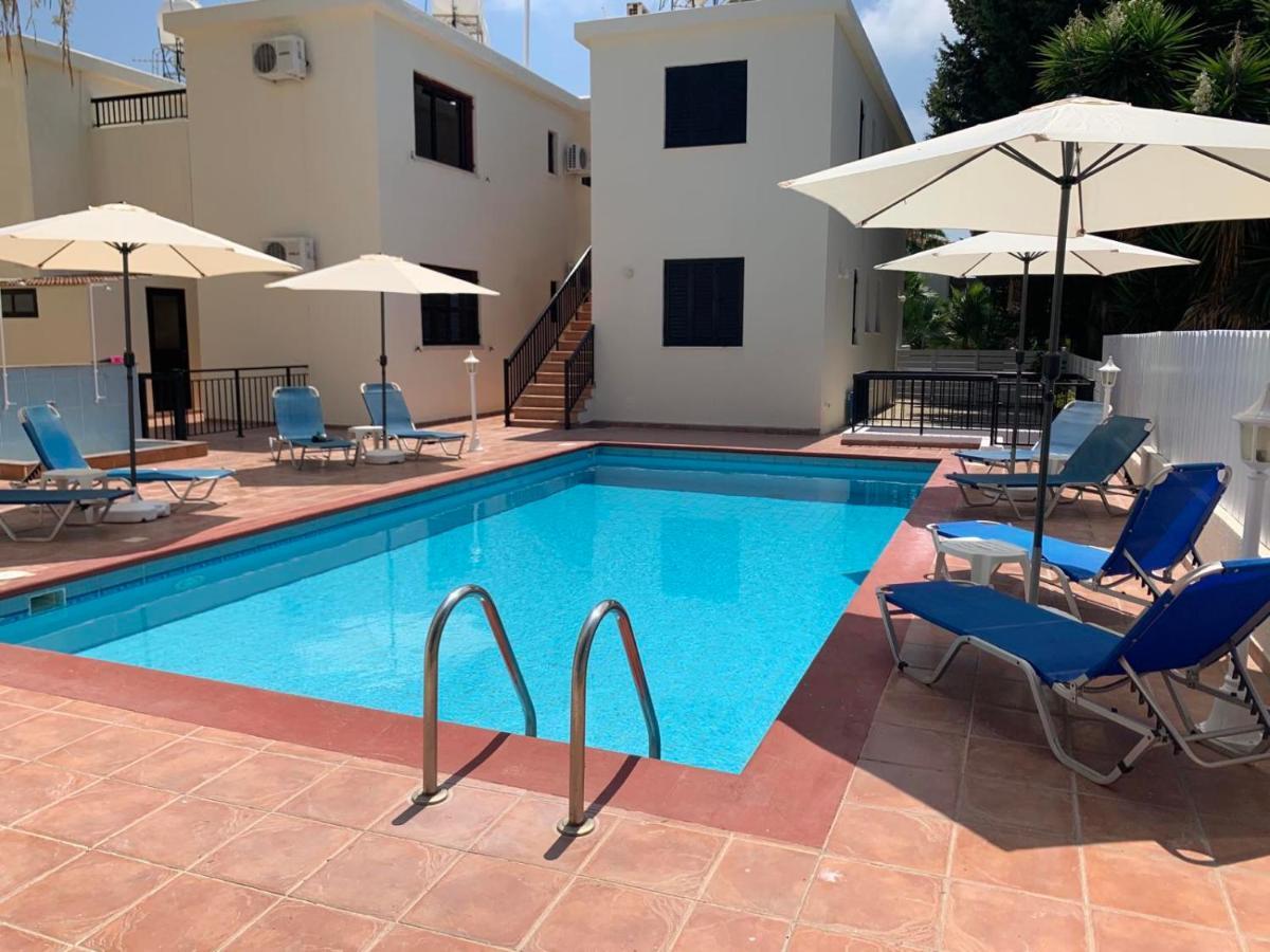 Seashell Apartments Paphos Bagian luar foto
