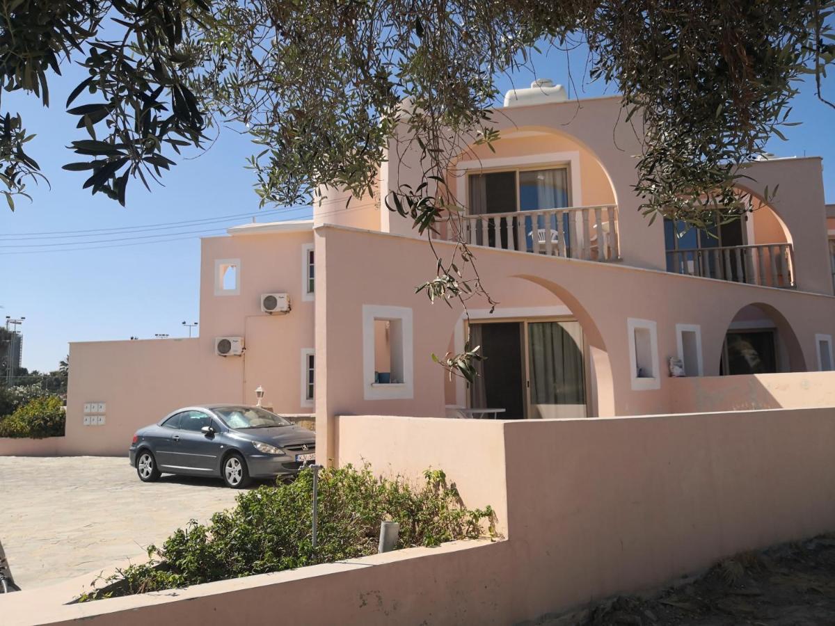 Seashell Apartments Paphos Bagian luar foto