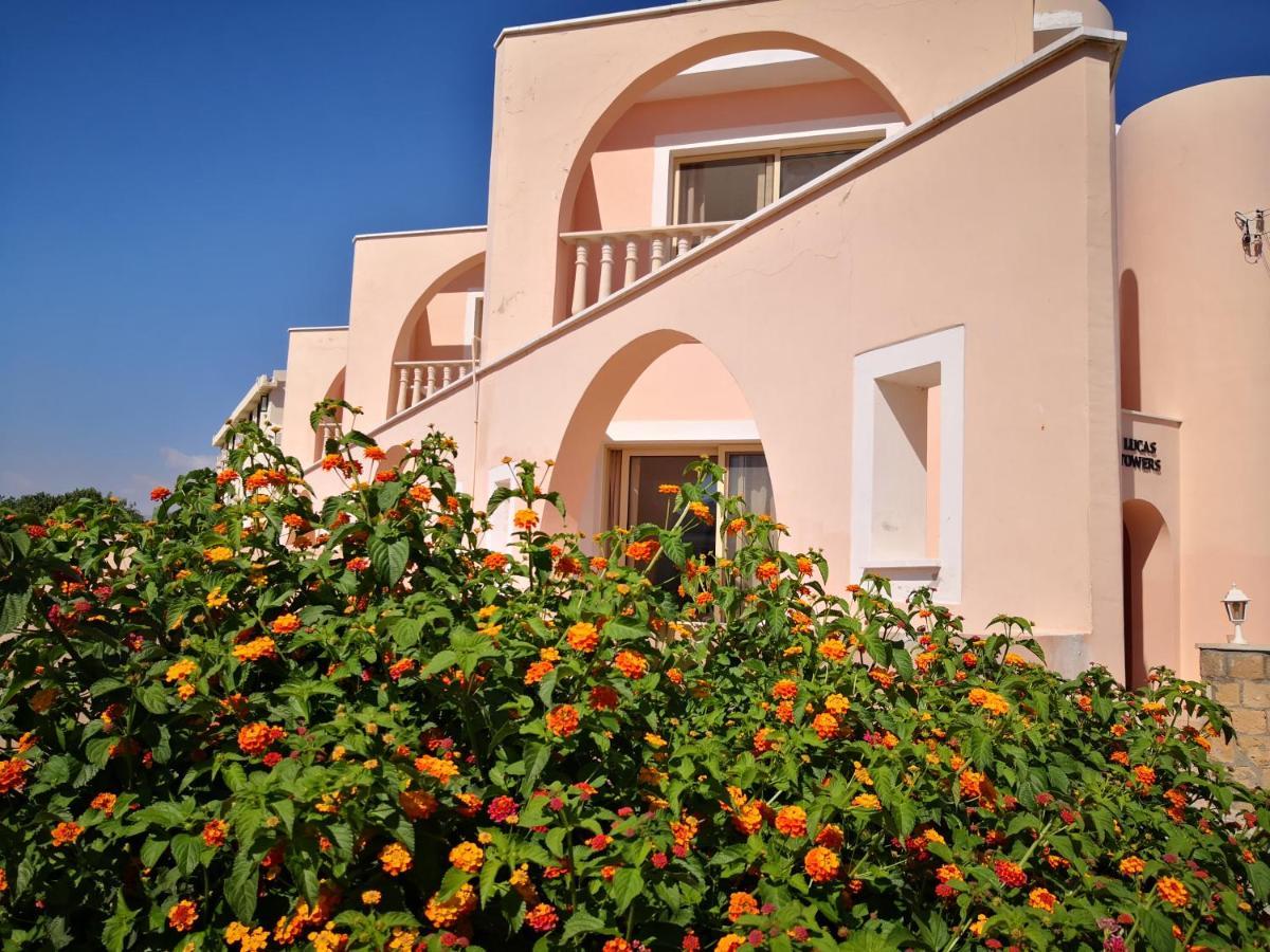 Seashell Apartments Paphos Bagian luar foto
