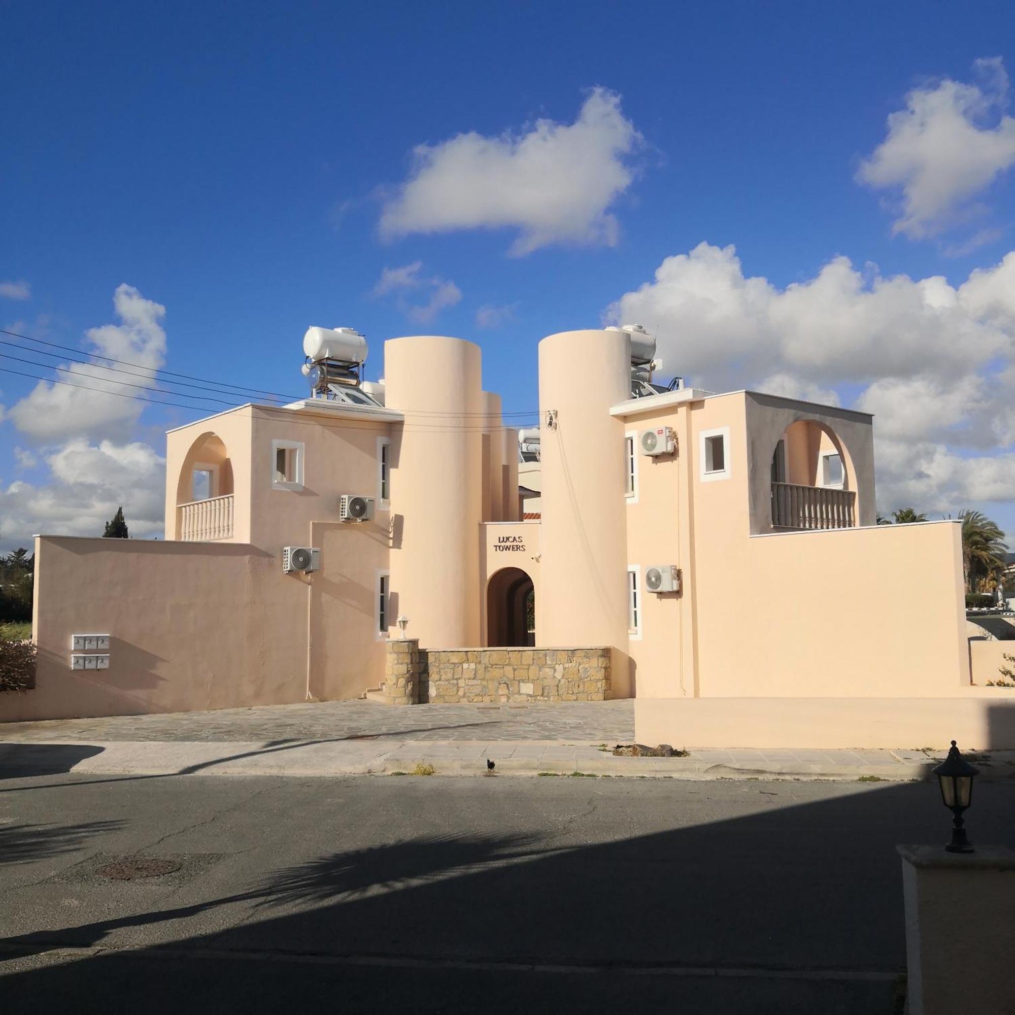 Seashell Apartments Paphos Bagian luar foto