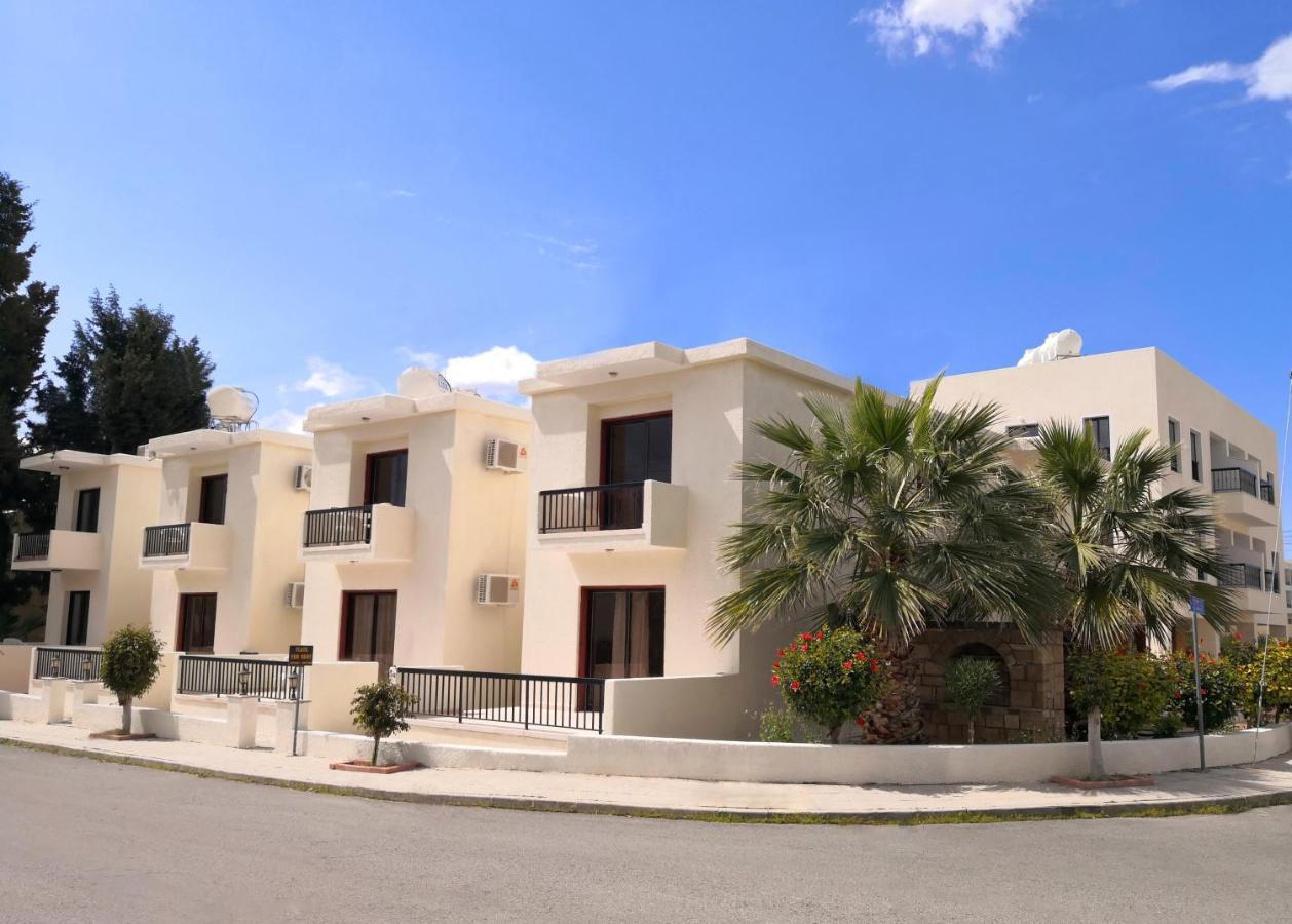 Seashell Apartments Paphos Bagian luar foto