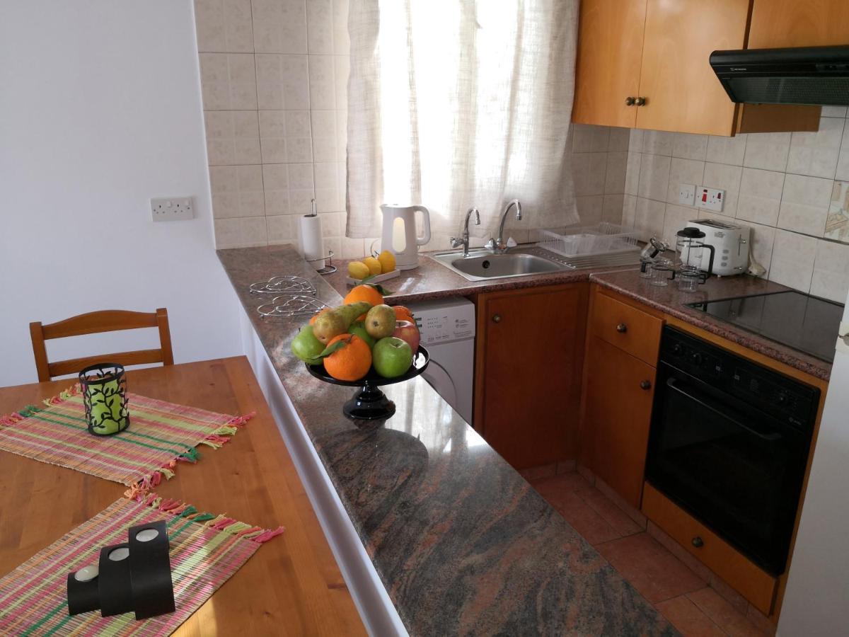 Seashell Apartments Paphos Bagian luar foto