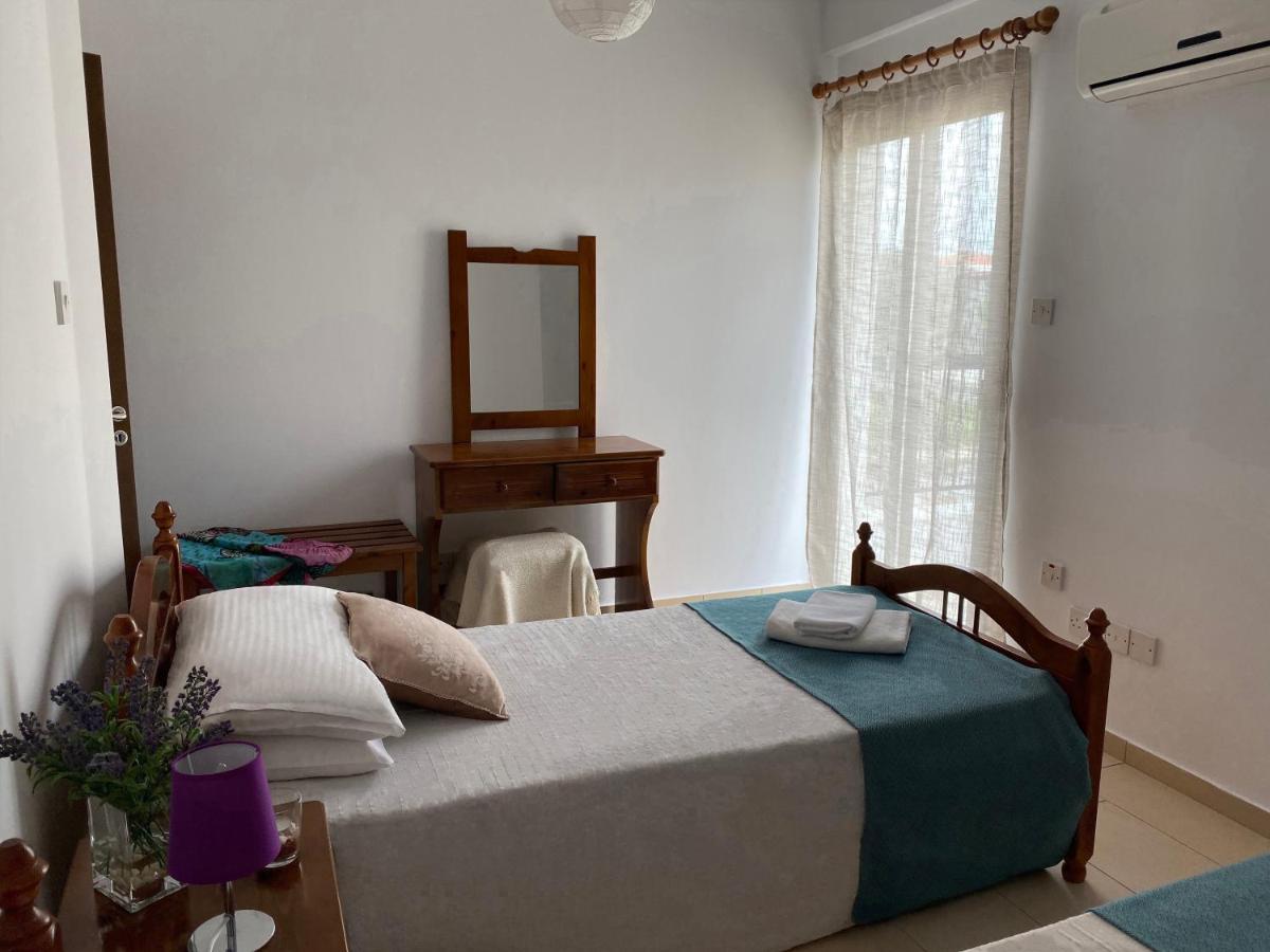 Seashell Apartments Paphos Bagian luar foto