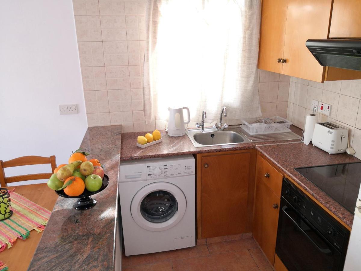 Seashell Apartments Paphos Bagian luar foto