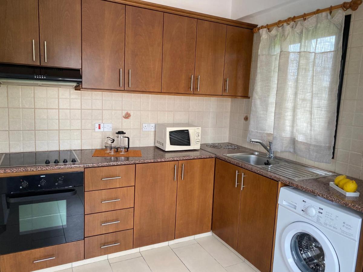 Seashell Apartments Paphos Bagian luar foto