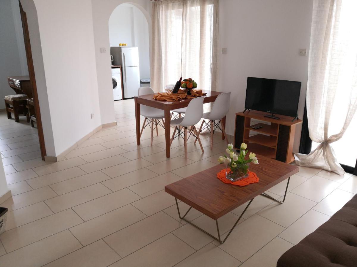 Seashell Apartments Paphos Bagian luar foto