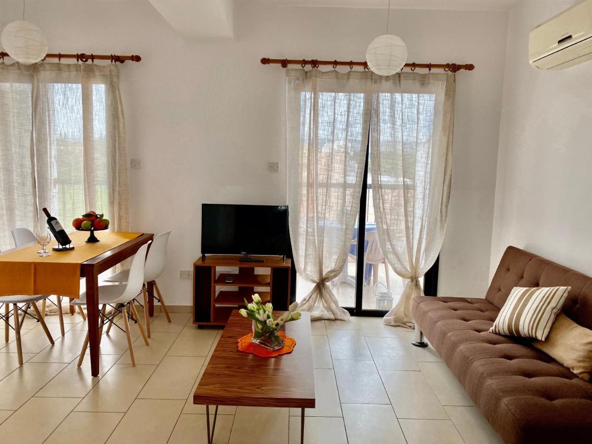 Seashell Apartments Paphos Bagian luar foto